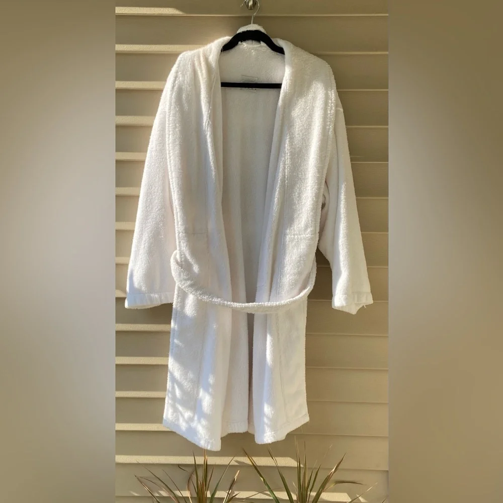 Gently Loved Sz-L/XL Robe By:”Hotel Collection” Luxurious💯Cotton White Bathrobe